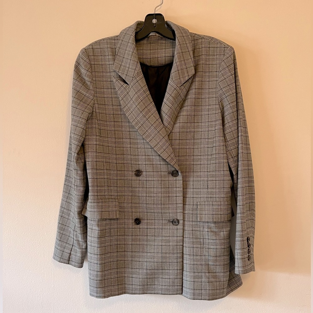 Very gently worn. Plaid double breasted blazer.